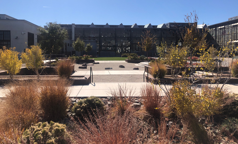 Plaza-at-the-Railyards_2